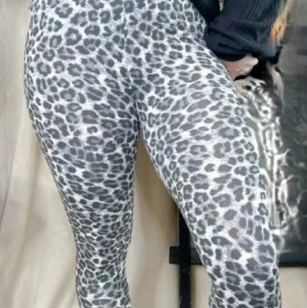 NWT Zenana snow leopard ankle length leggings super soft size S